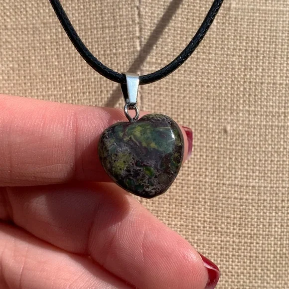 Handmade Genuine Stone Heart Amulet Necklace - Picture 15 of 15